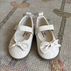 Kids off-white Mary Jane Shoes with Bow size 5 NWT